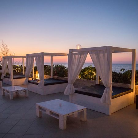 Hotel Riva Del Sole โจวีนัซโซ ภายนอก รูปภาพ
