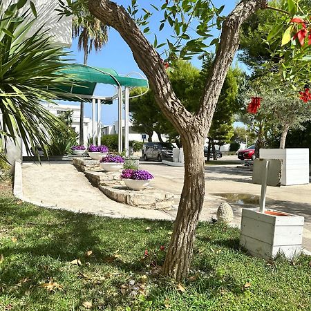 Hotel Riva Del Sole โจวีนัซโซ ภายนอก รูปภาพ
