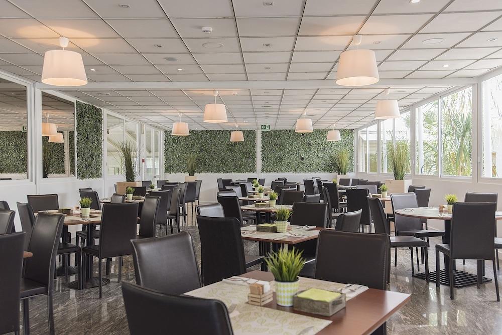 Hotel Riva Del Sole โจวีนัซโซ ภายนอก รูปภาพ