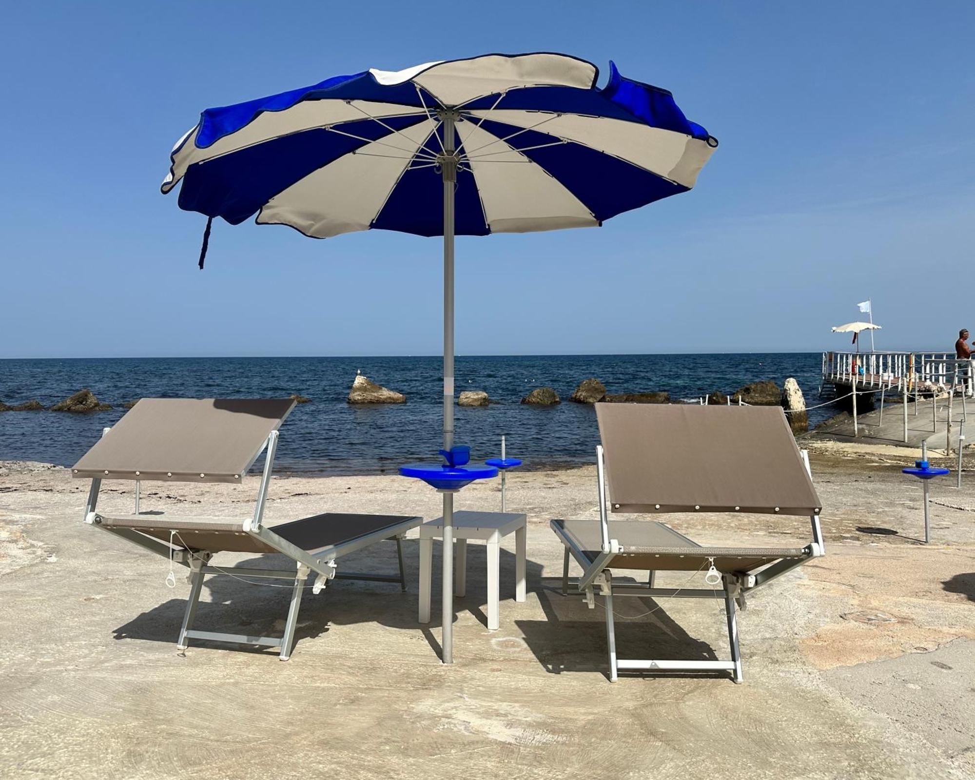 Hotel Riva Del Sole โจวีนัซโซ ภายนอก รูปภาพ