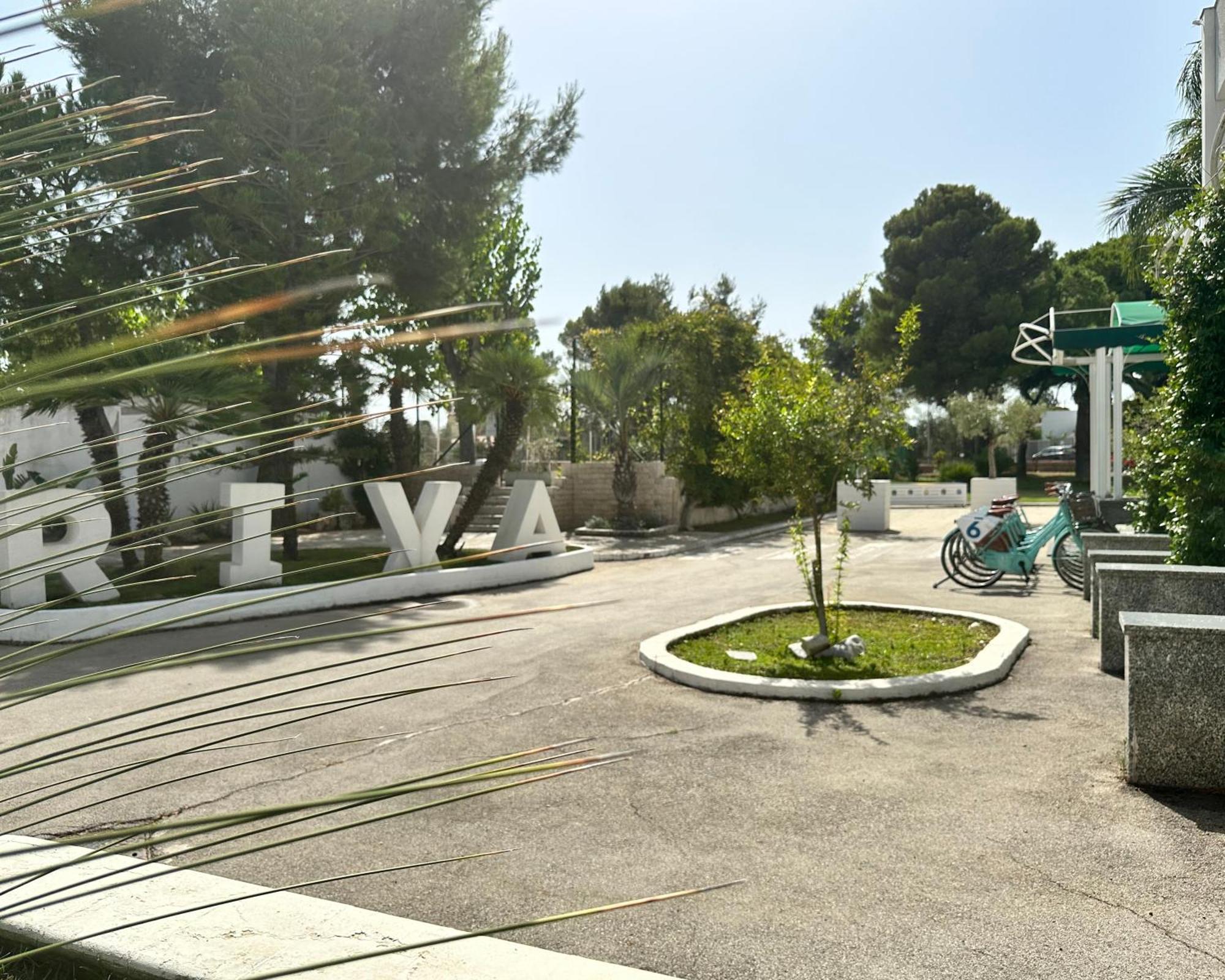 Hotel Riva Del Sole โจวีนัซโซ ภายนอก รูปภาพ
