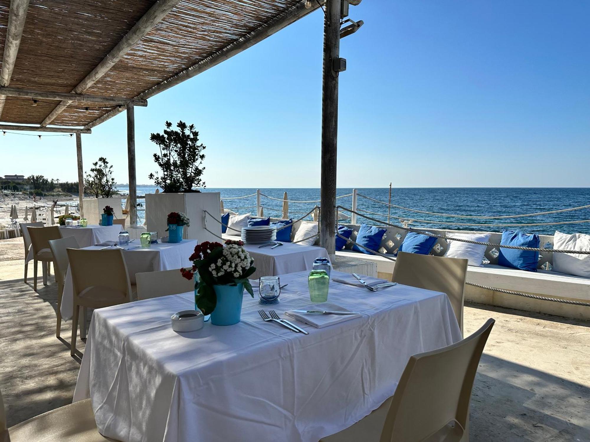 Hotel Riva Del Sole โจวีนัซโซ ภายนอก รูปภาพ