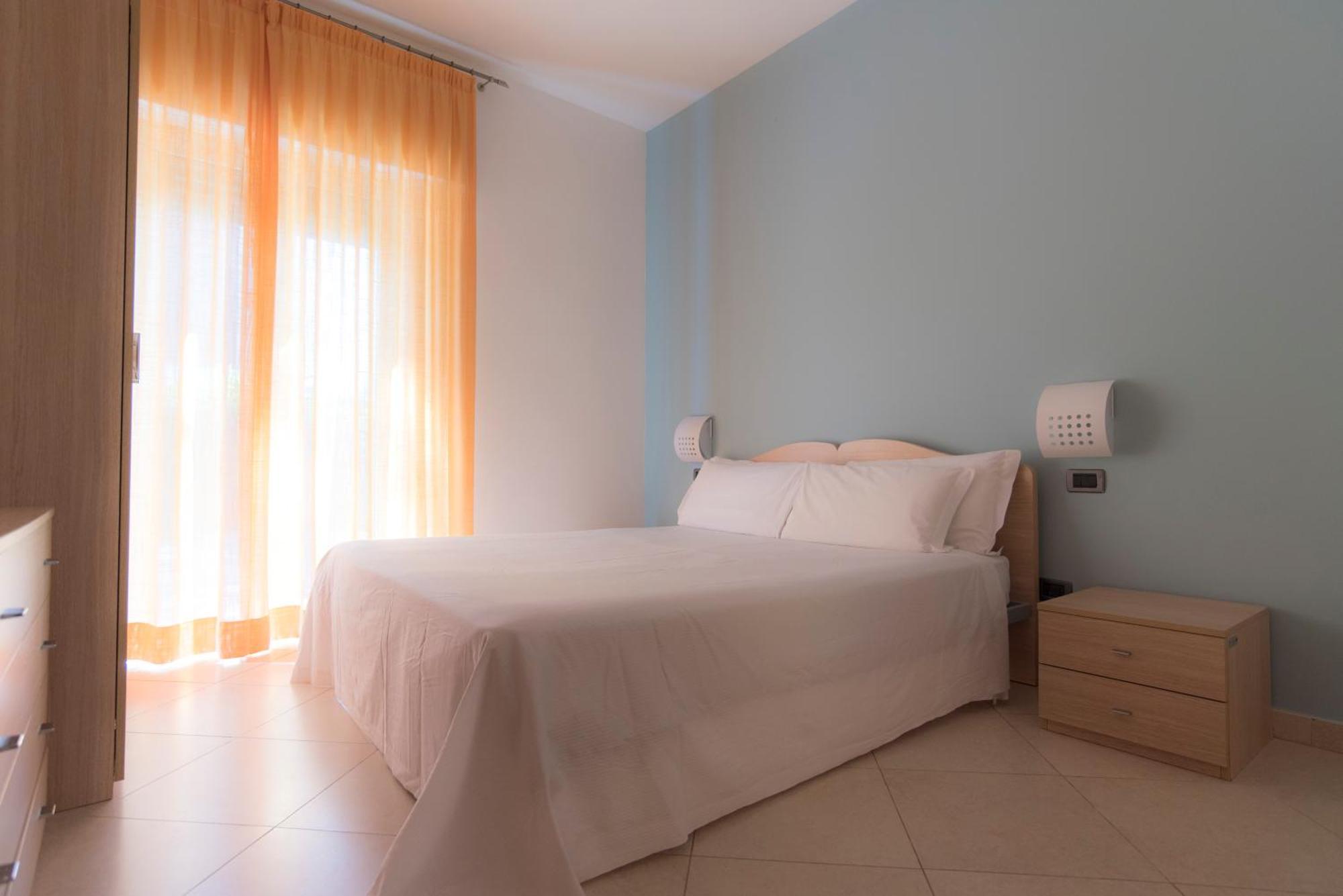 Hotel Riva Del Sole โจวีนัซโซ ภายนอก รูปภาพ