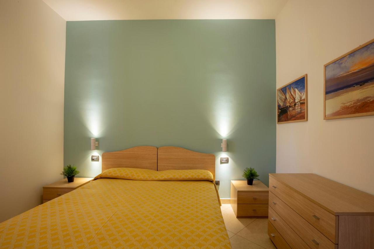 Hotel Riva Del Sole โจวีนัซโซ ภายนอก รูปภาพ
