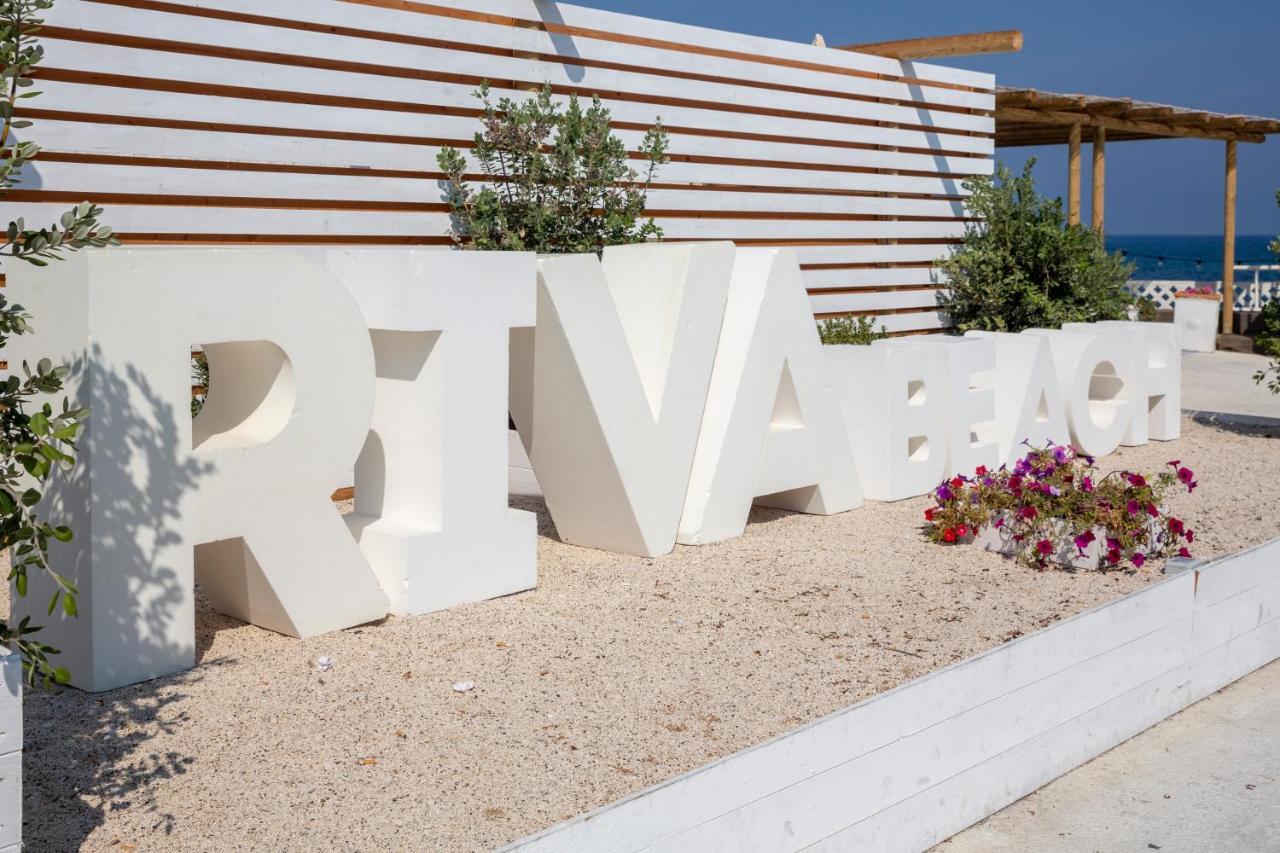 Hotel Riva Del Sole โจวีนัซโซ ภายนอก รูปภาพ