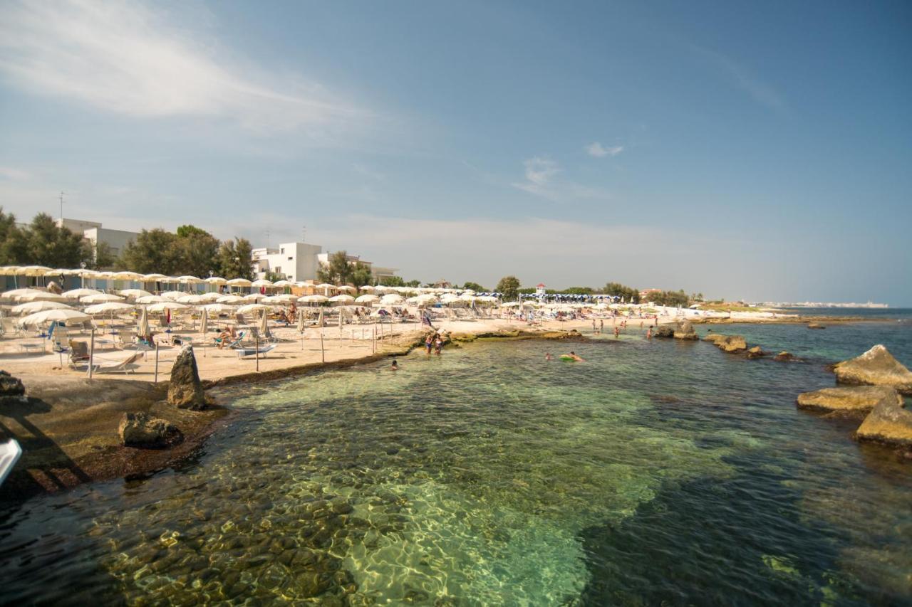 Hotel Riva Del Sole โจวีนัซโซ ภายนอก รูปภาพ